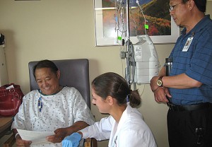 Informed Consent Translation - Chinese Interpreter, Doctor and Patient Reading Form